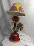 Candeeiro de mesa feito de galo de Barcelos