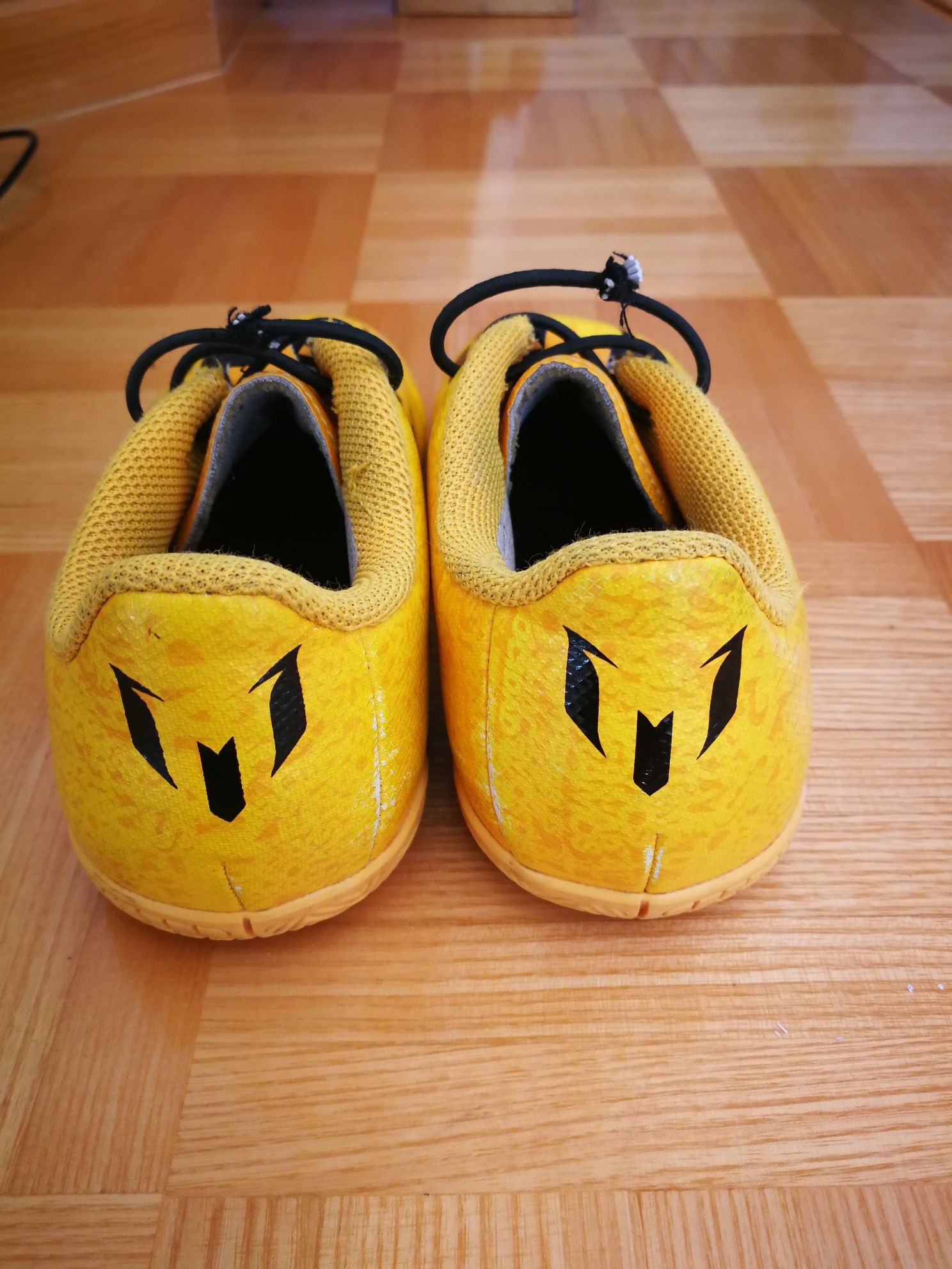 Buty sportowe piłkarskie dziecięce halówki Adidas F5 Messi rozm. 30