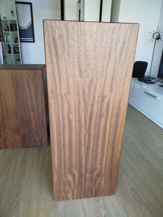 Mesa vertical em madeira