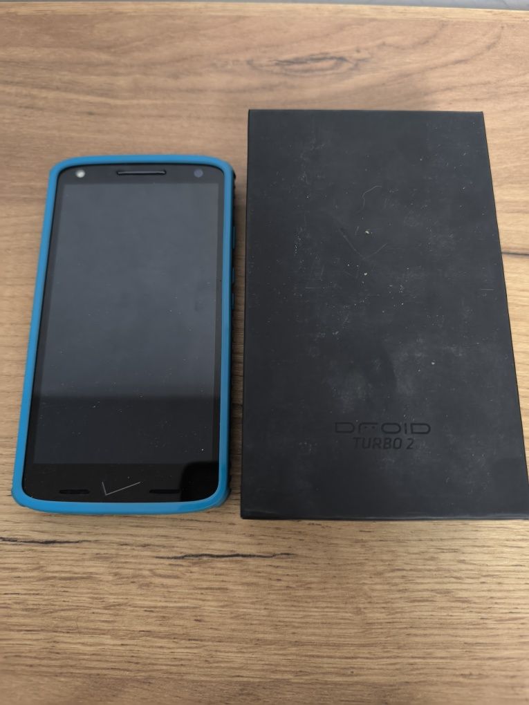Телефон Motorola Droid Turbo 2