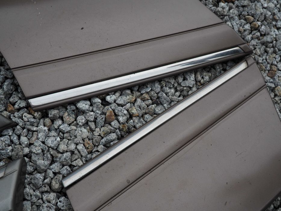 Listwy błotnika przód mercedes W126 2 seria