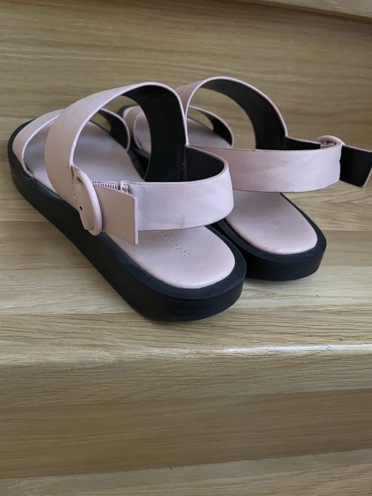 Reserved sandały w stylu ryłko 39