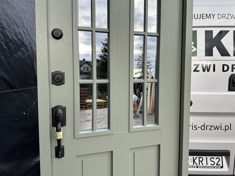 Drzwi zewnętrzne drewniane czyste PowietrzeAngielskie z Klamką SCHLAGE
