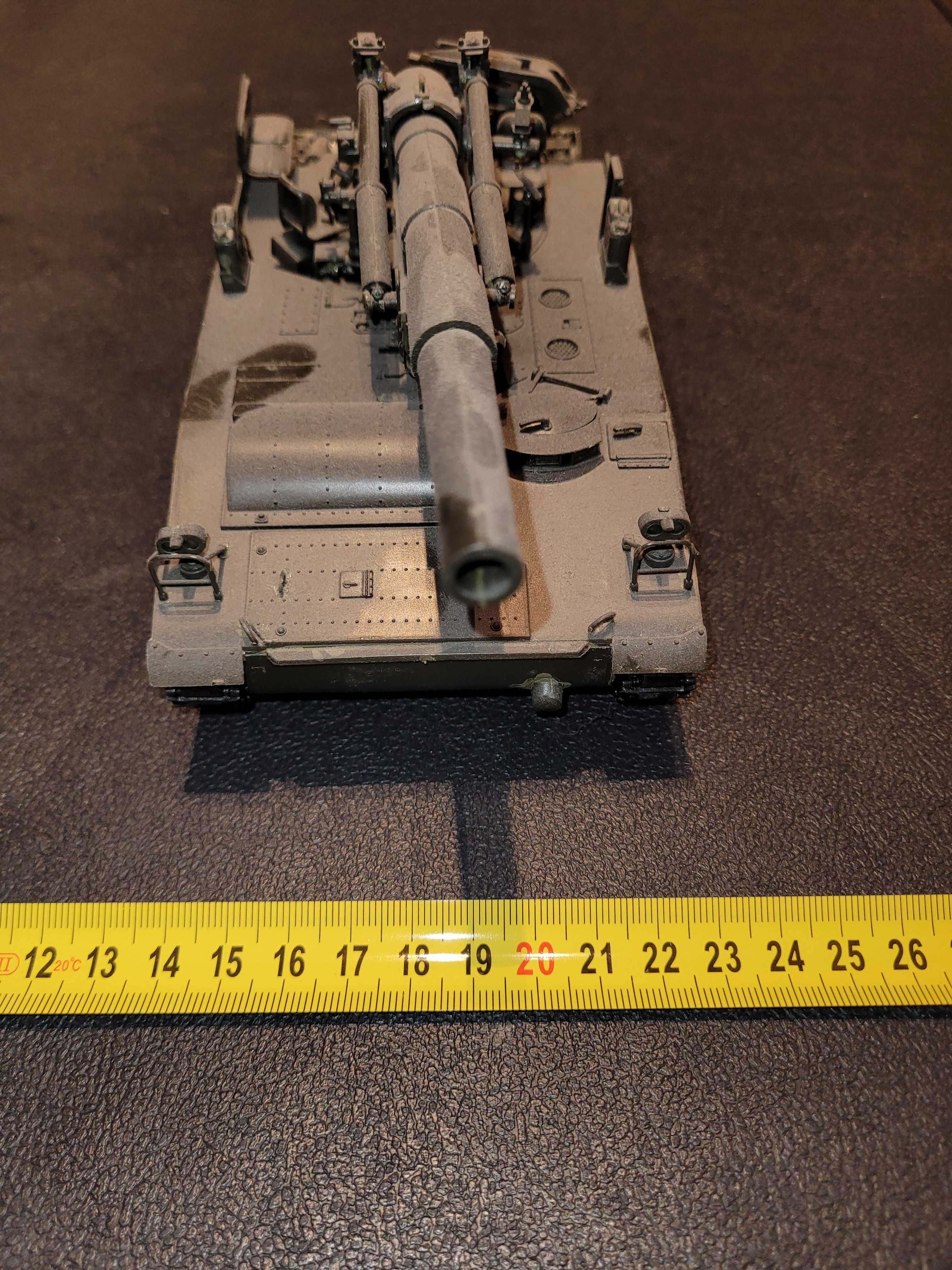 Model amerykańskiej samobieżnej haubicy M110 howitzer