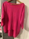 Różowy neon sweter