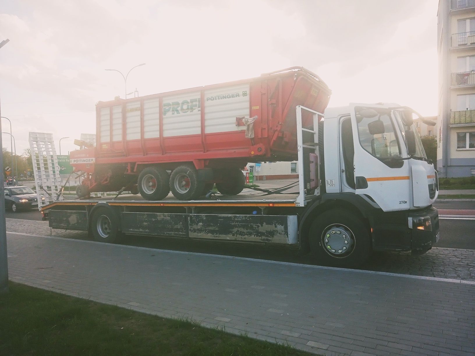 Laweta/Transport ładunków do 4 / 10 t(wciągarka 15t) + przyczepa 2.7t