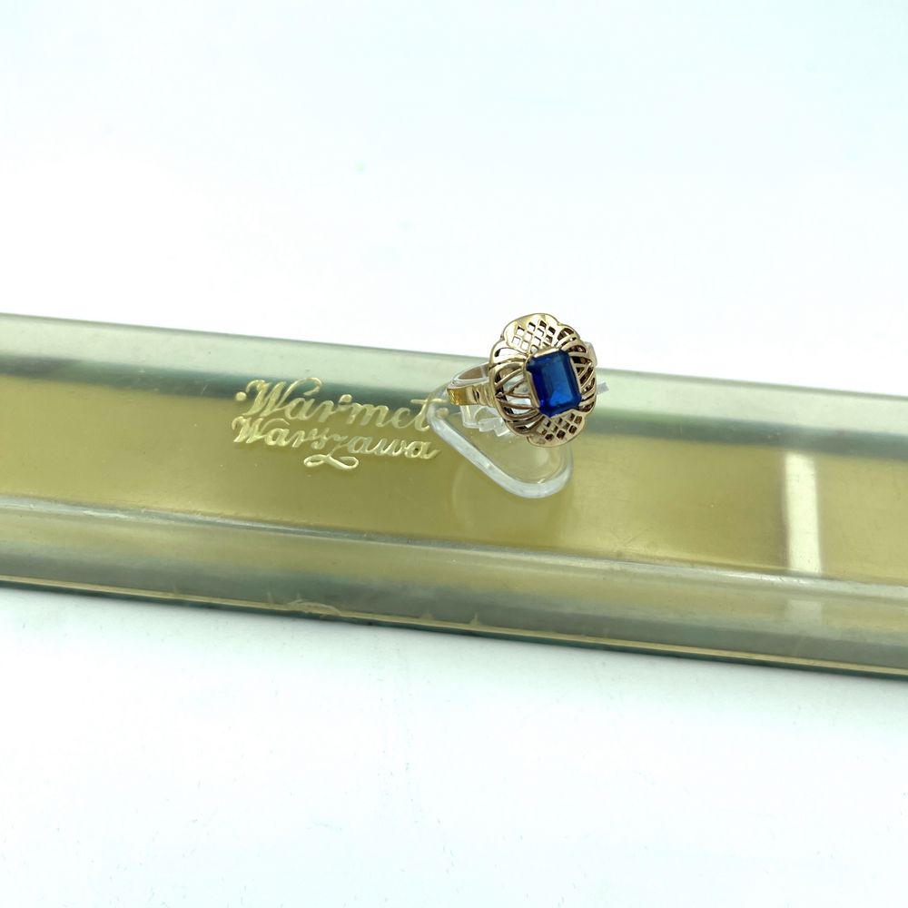 Złoty pierścionek Warmetu model B-630 niebieski kamien
