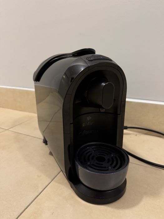 Tchibo Cafissimo Ekspres + uchwyt na kapsulki