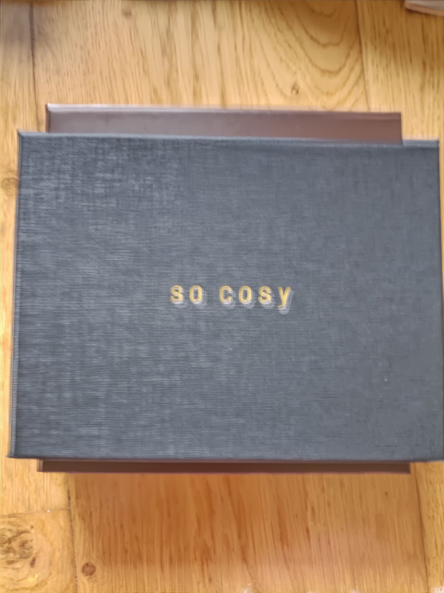 Colar com pedras azuis da marca SO COZY