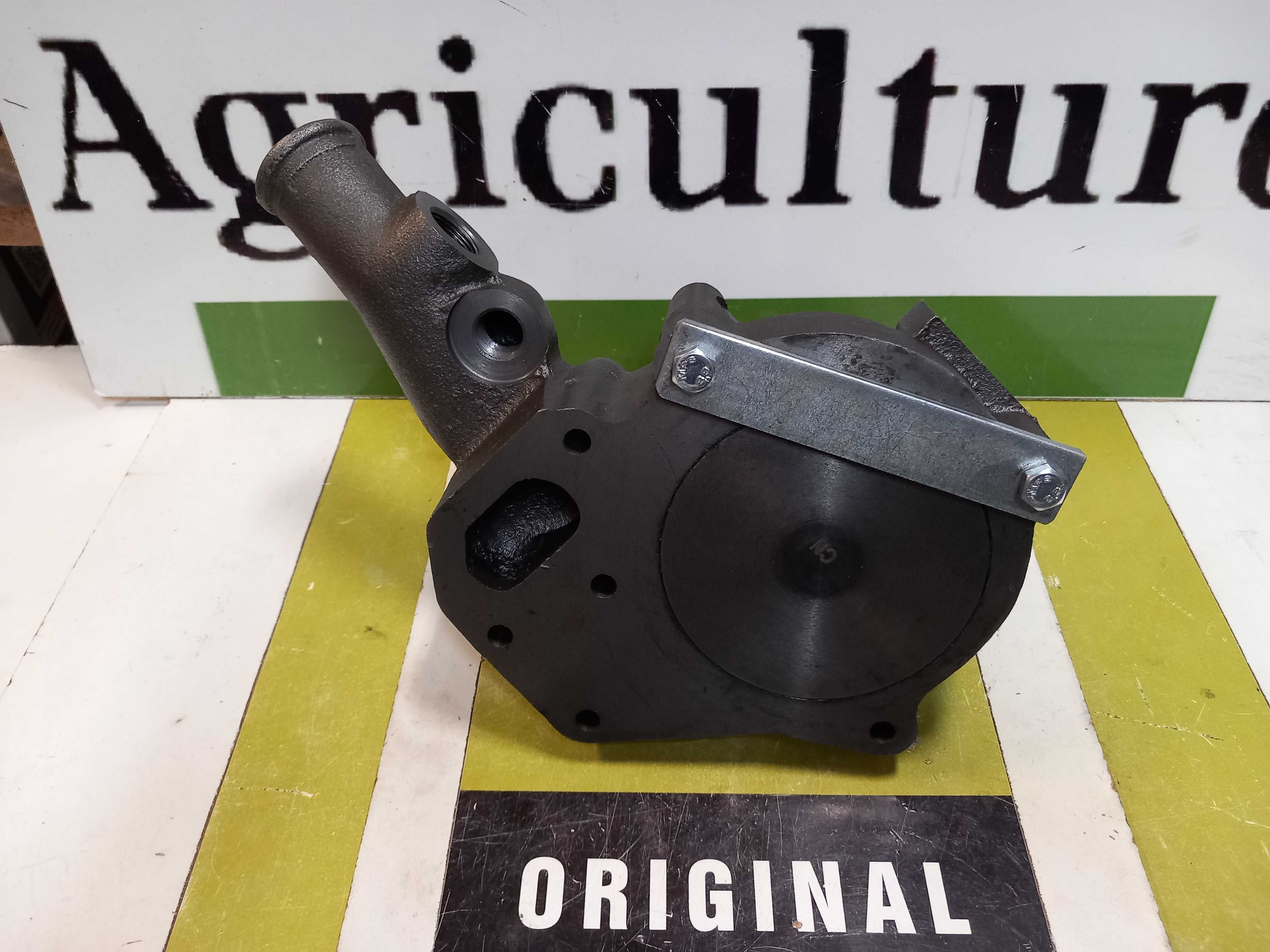 Pompa wody wodna SISU VALTRA A C N M XM MF wał fi-20 6-otw.Germany