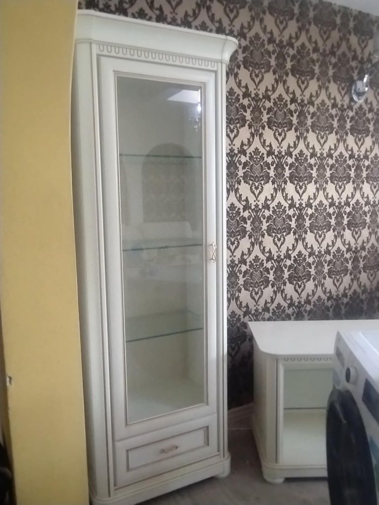 Stół z krzesłami