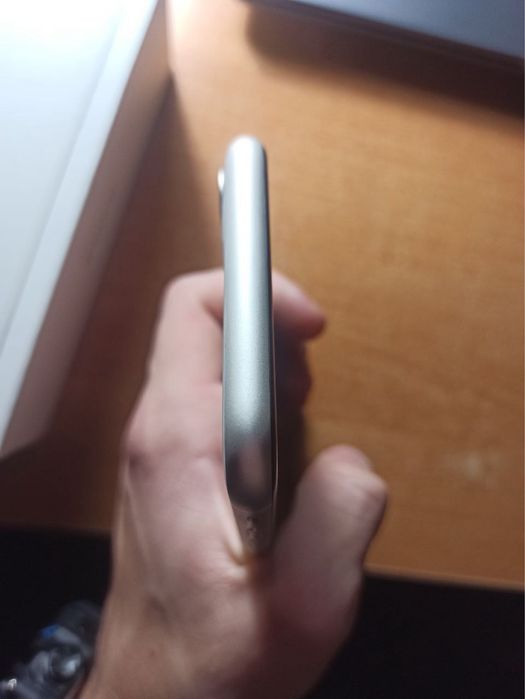 продам 11 айфон 64 акб