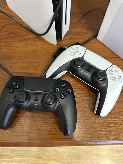 Sony PlayStation 5 ps5 з дисководом та двума джойстиками
