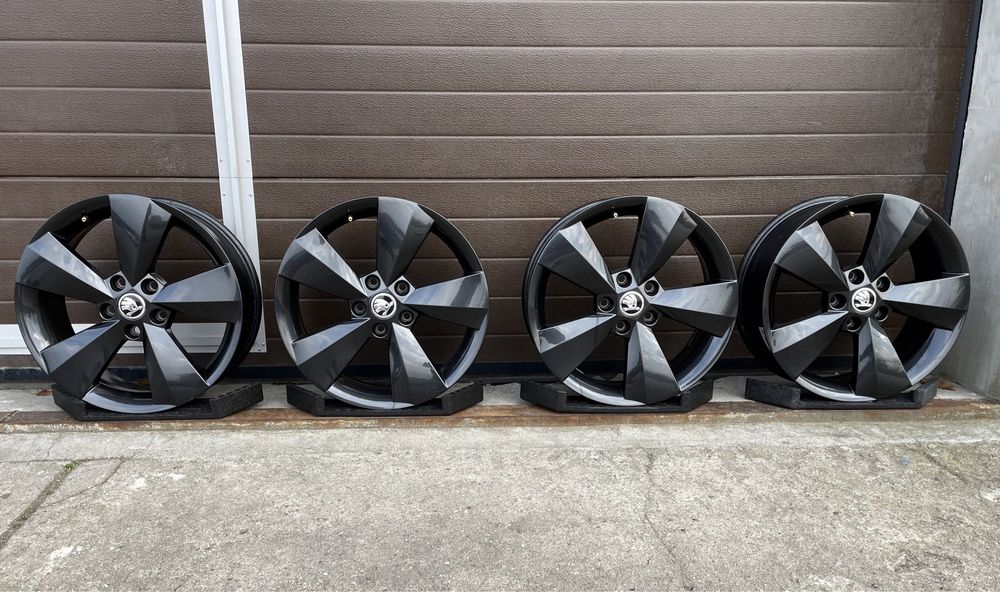 4x felgi aluminiowe 5x112 r17 et38 6,5J Alufelgi Czarne Oryginał Skoda