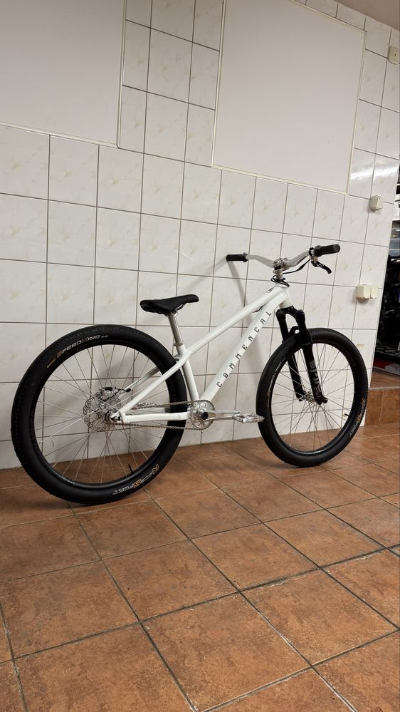 Dirt Commencal Absolut M Industry Nine Hope Title