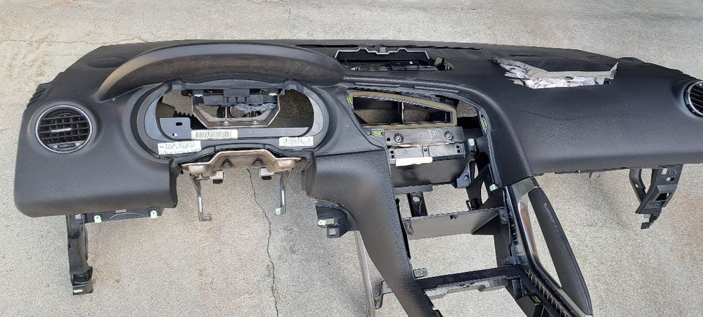 Deska kolpit peugeot 3008