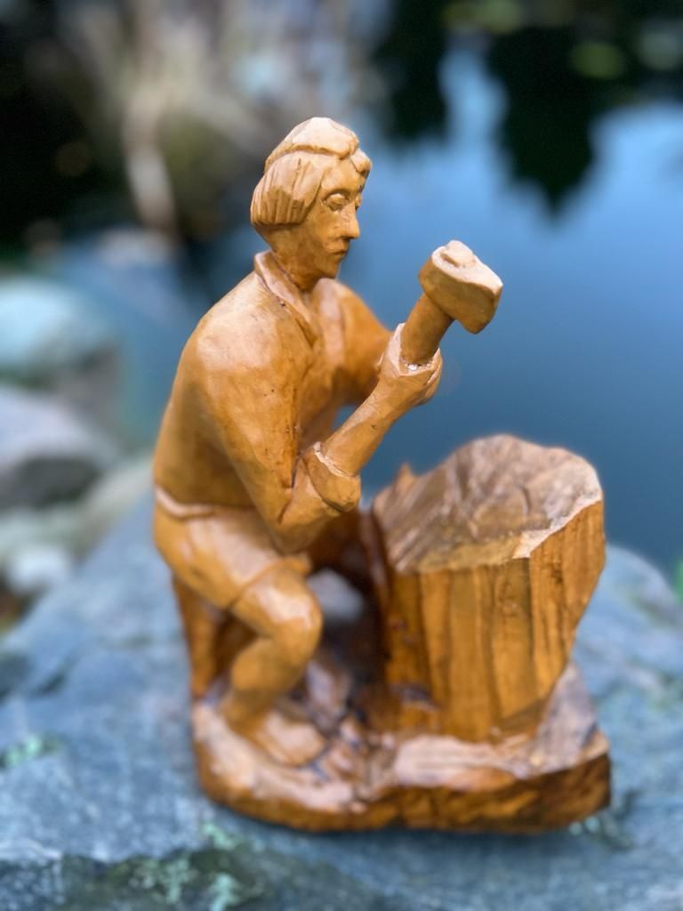 Rzeźba drewniana drwal Rękodzieło