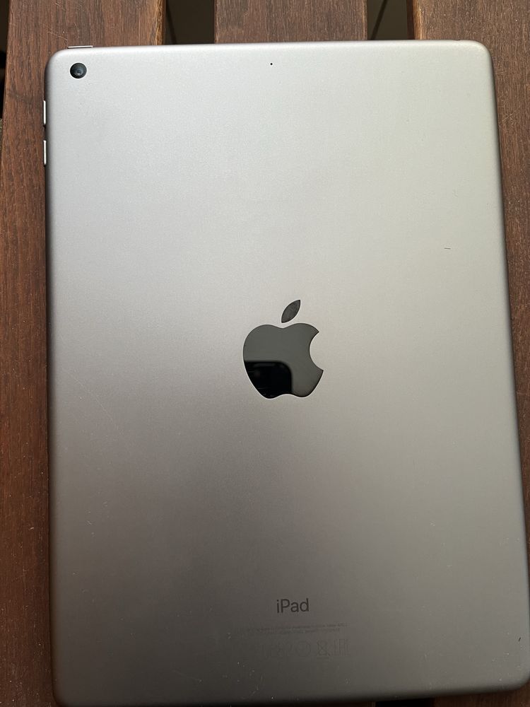 iPad 5 generacji model MP2F2NF/A