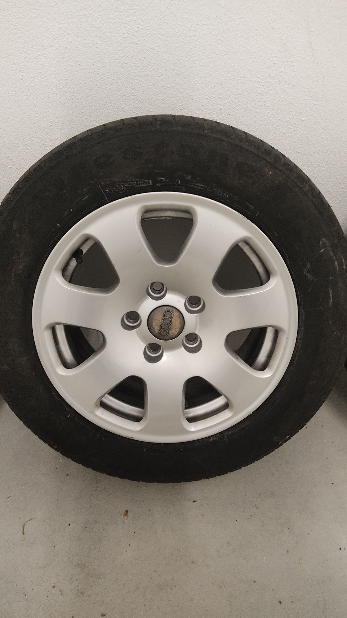 Jantes originais Audi 15" com pneus