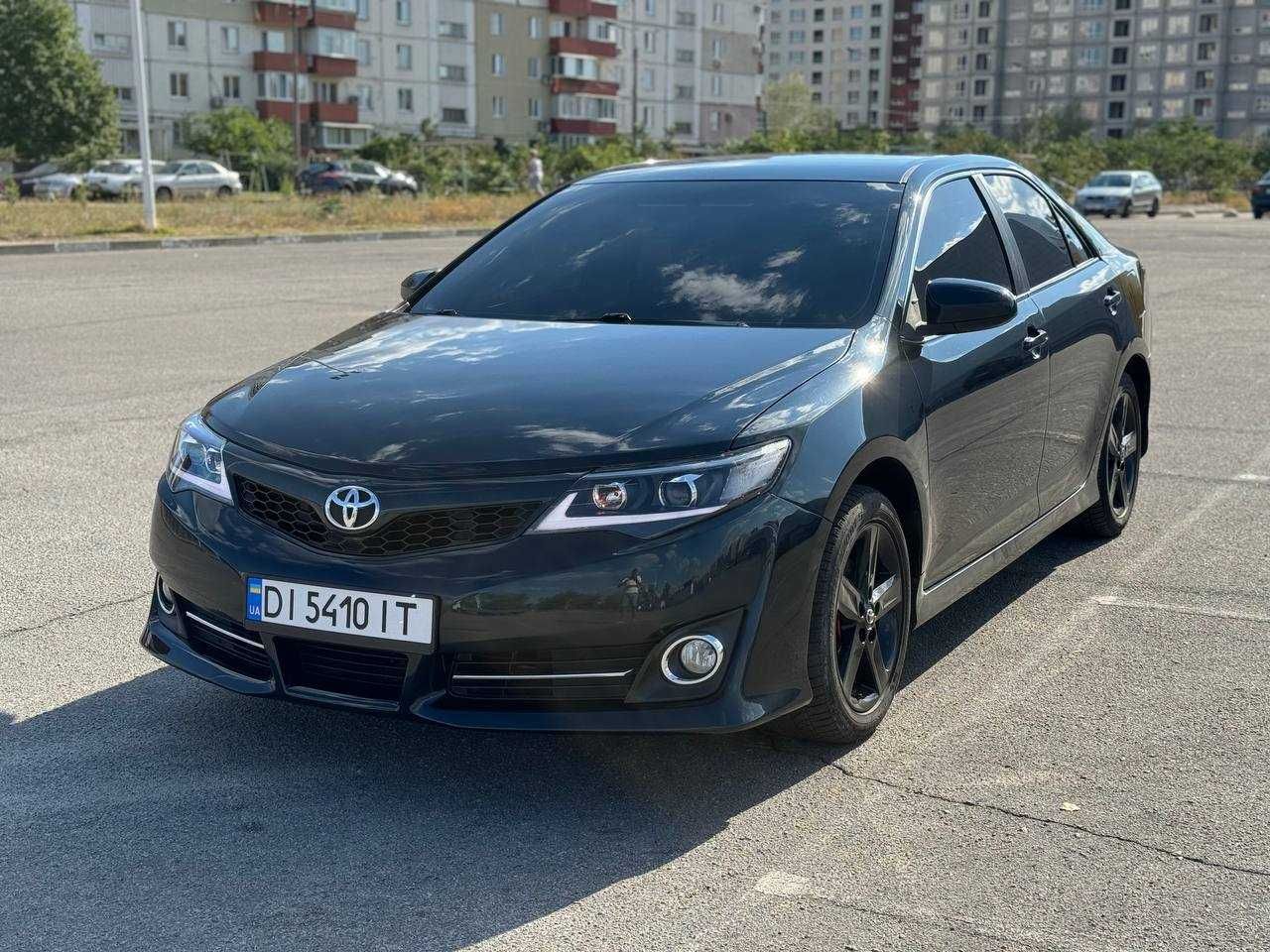 Toyota Camry 2.5 бензин 2013 года