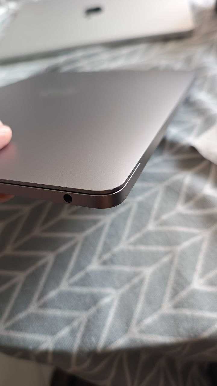 Macbook Air M1 8/256Gb 83% Повний комплект