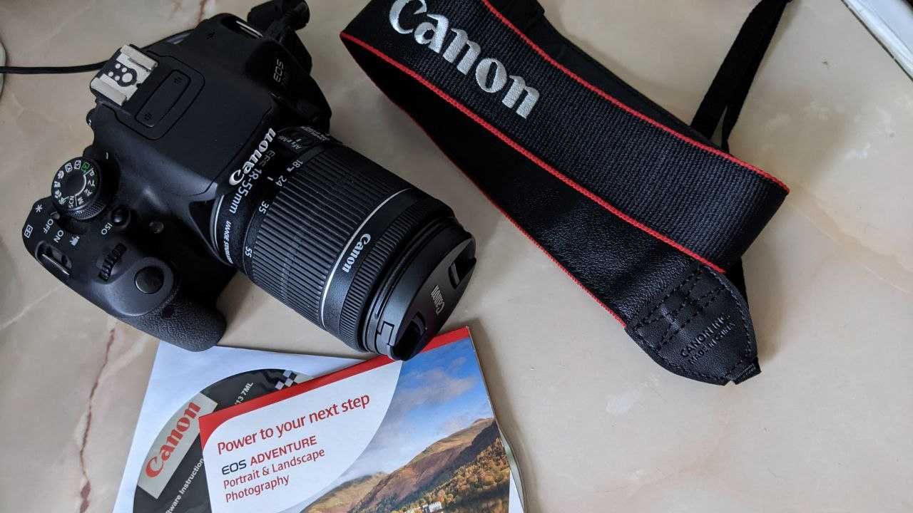 Дзеркальний фотоапарат Canon EOS 700D