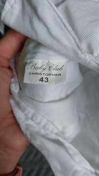 Czapeczka biała niemowlęca wiązana 43 Baby Club Christopher
