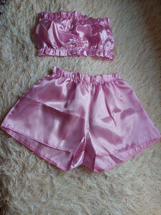 Пижама атласная, размер.Абсолютно новая не подошёл размер.