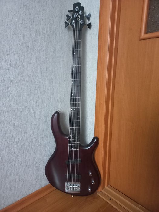 Бас гітара Cort Action V