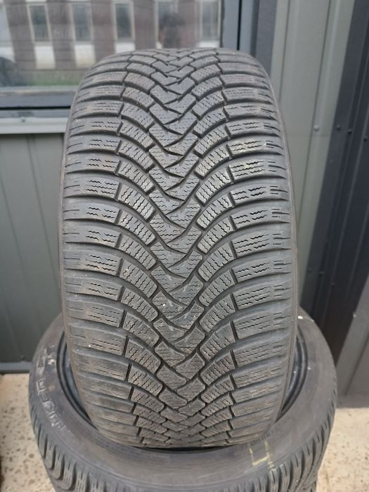 Зимові шини 245/40/18 Falken EuroWinter HS01