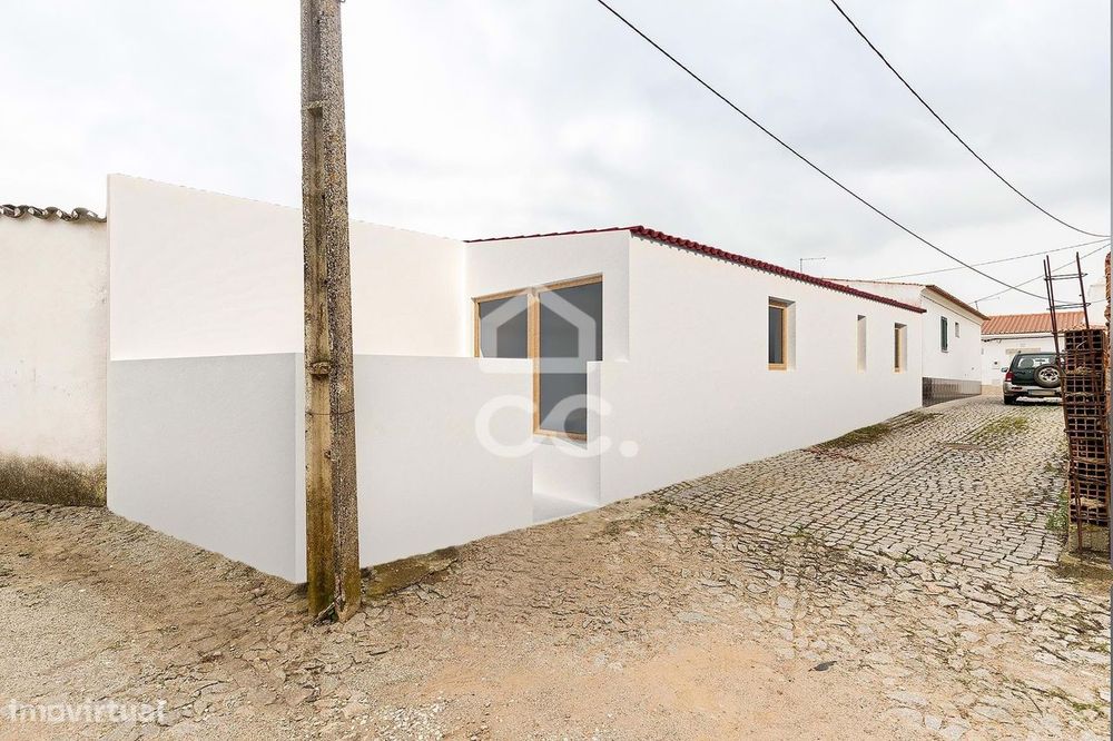 Moradia para Recuperar em Alqueva – Crie o Seu Refúgio de Férias com P