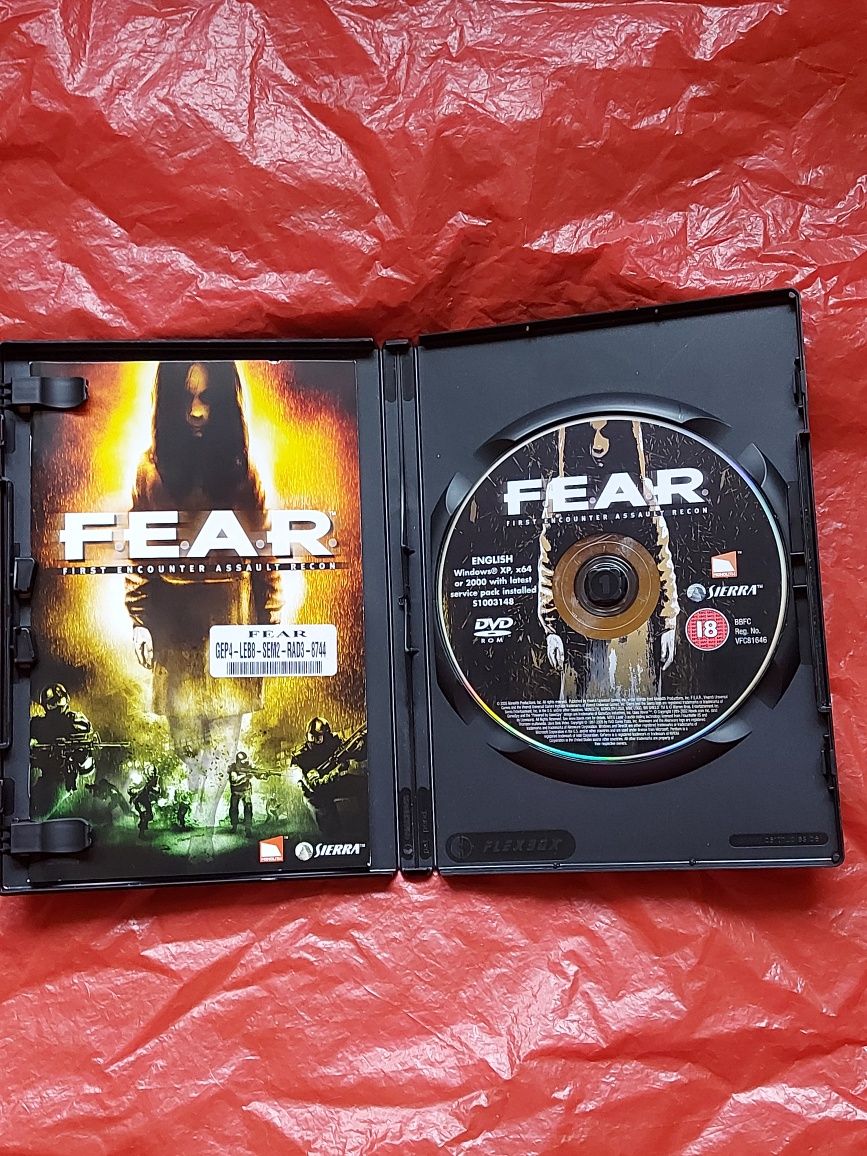 Płyta z książką DVD gra FEAR 2005rok