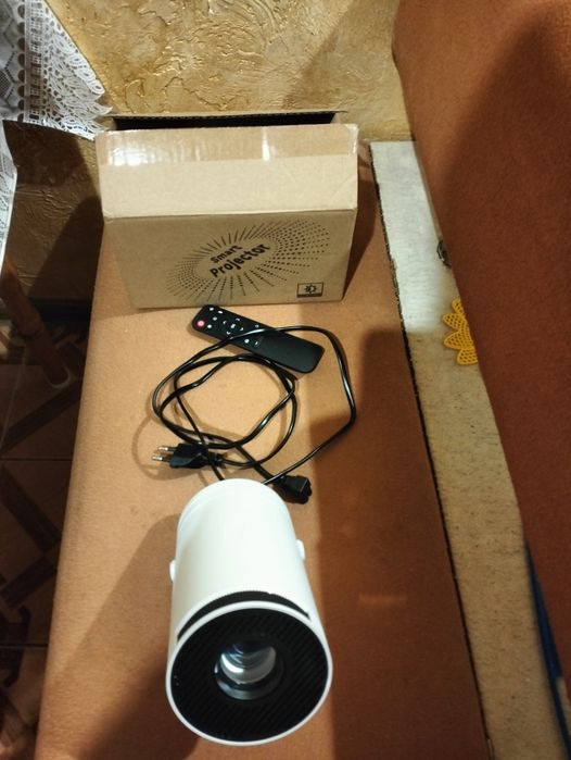 Проэктор 2025 на 13 андроїді 16 GB пам'яті і 2 ОЗУ