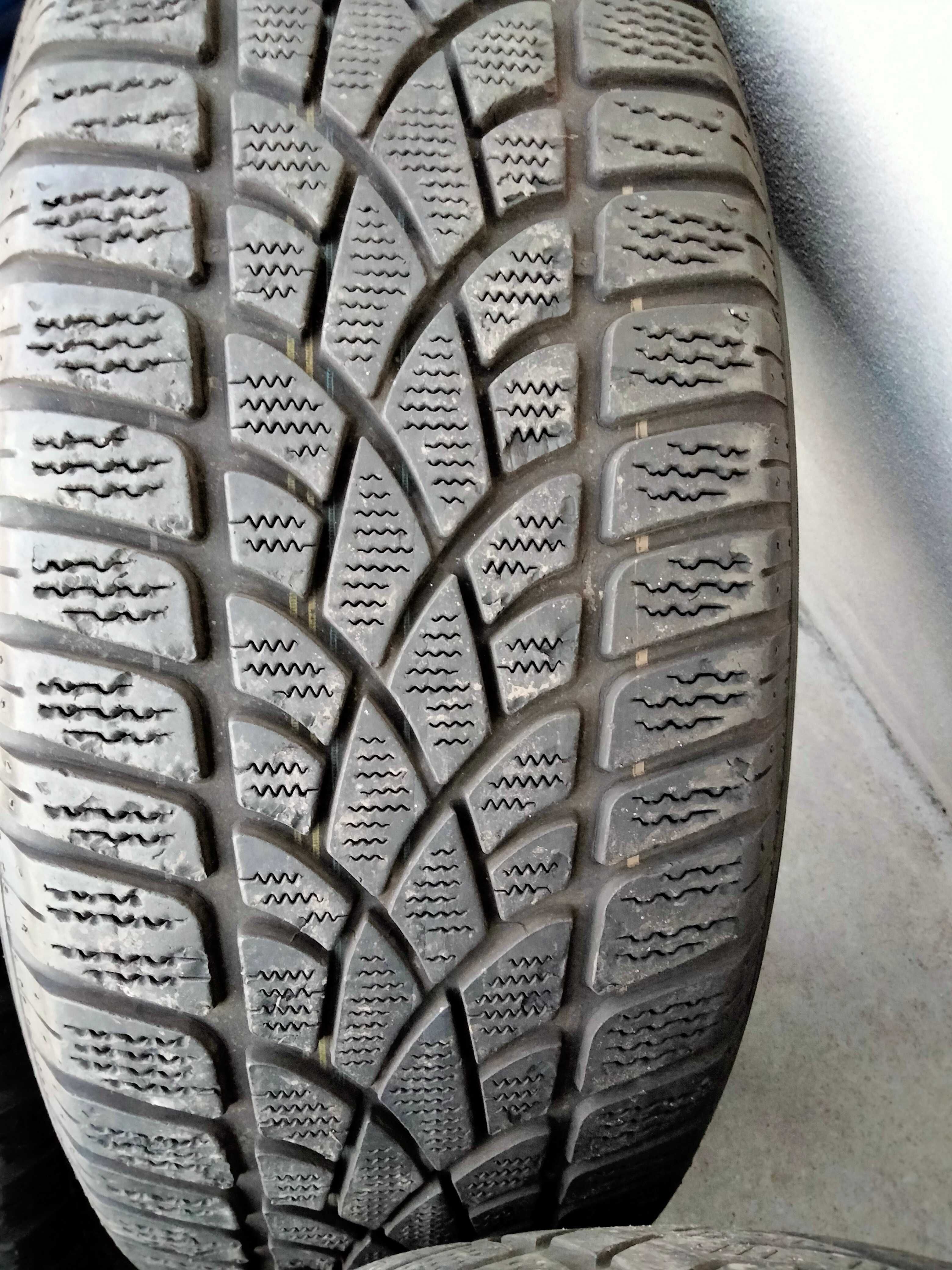 235 55 R18 Dunlop