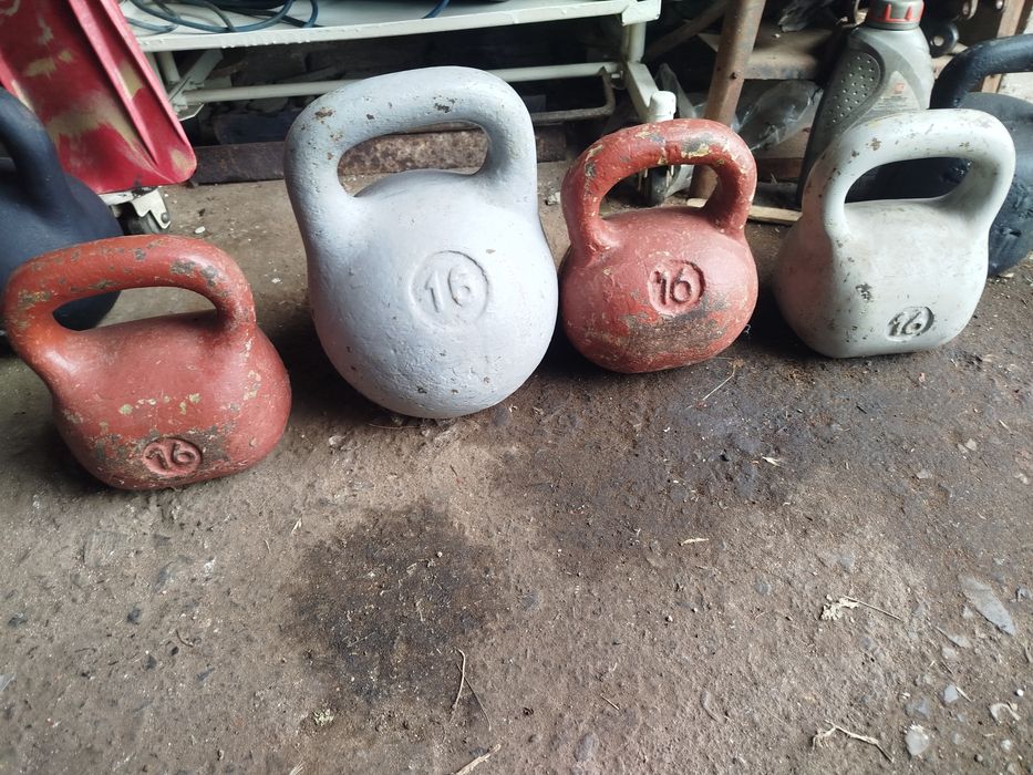 Гири спортивные 24 кг.32 кг 16 кг и гантели