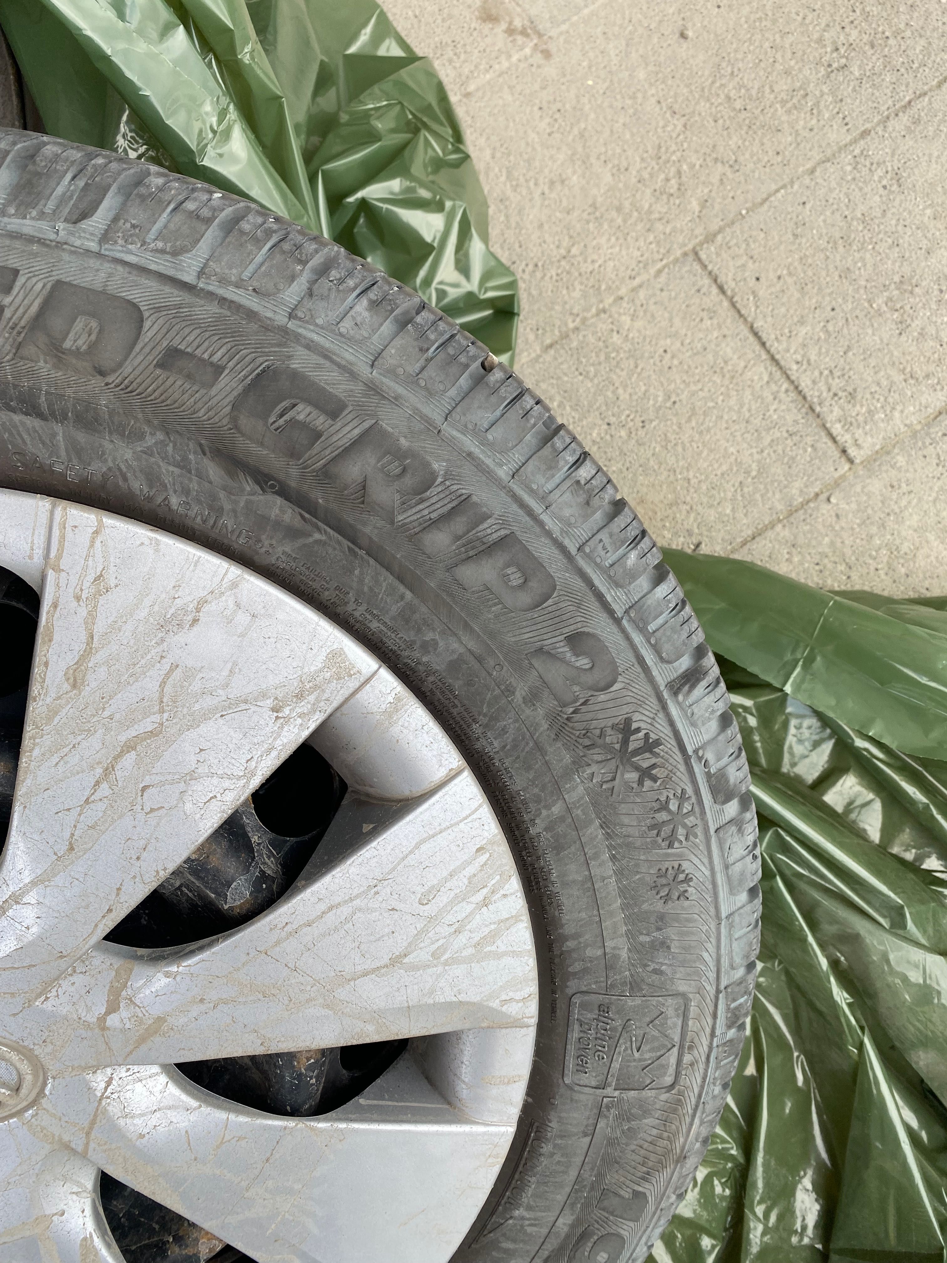 Koła stalowe opona 15 zimowe z oryginalnym kołpakiem Toyota