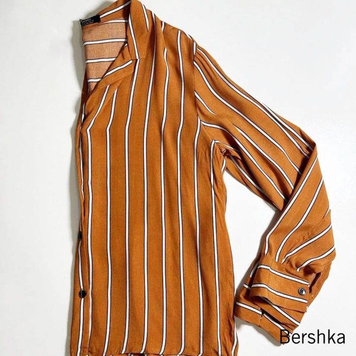 Сорочка Bershka 42 розмір,в коричневому кольорі