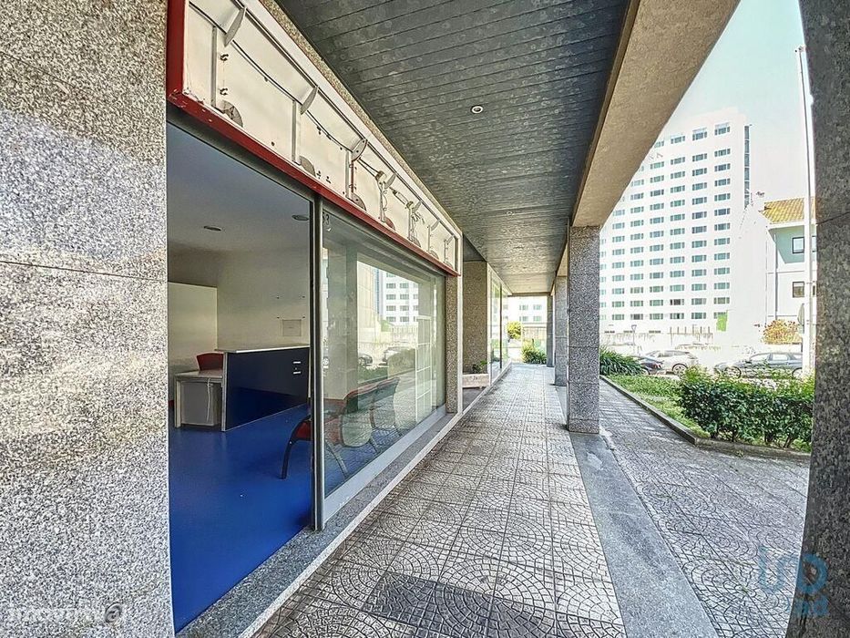 Loja / Estabelecimento Comercial em Lordelo Do Ouro E Massarelos de 14