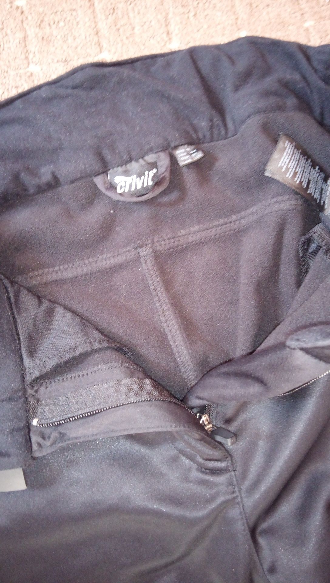 Чоловічі осінньо- зимові штани на флісі в ідеальному стані фірми Crivi