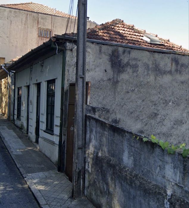 Vendo 5 casas centro gaia com inquilinos renda bruta anual 11.000€