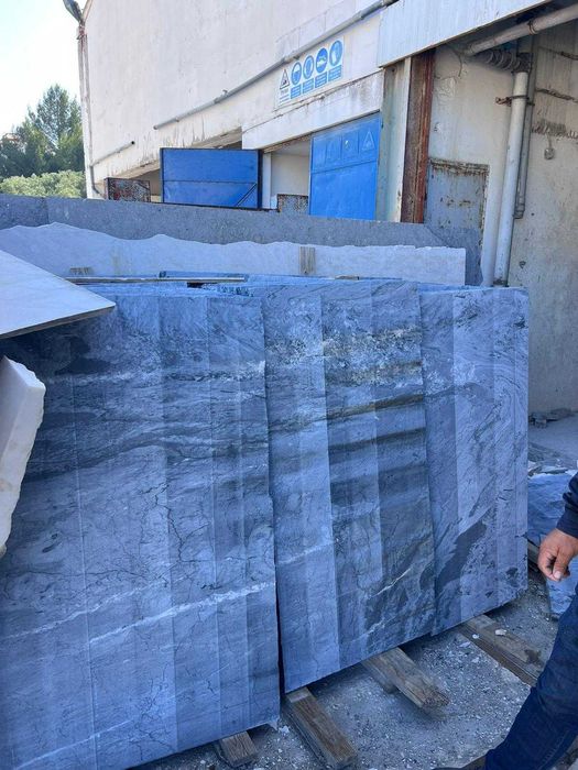 Mármore Natural Polido – Vários Tons e Padrões