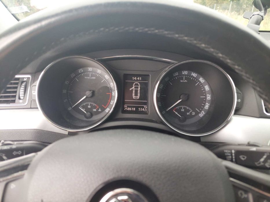 Skoda Superb 2014 r. 2.0 diesel kombi DSG