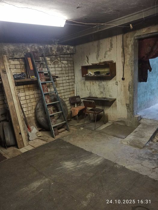 Гараж большой на 2 машины или склада можно на месяц