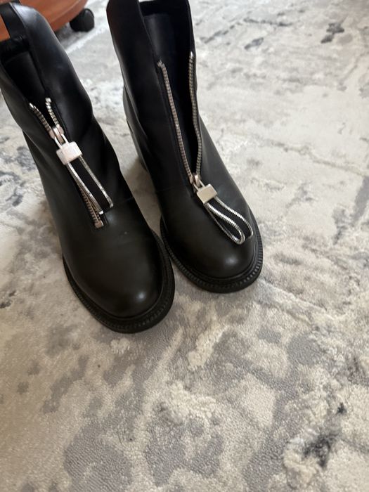 Жіночі осінні ботинки