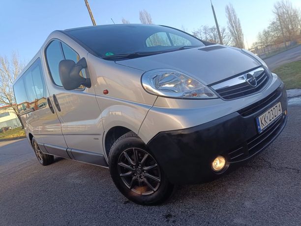 Opel Vivaro DŁUGI~L2H1~SREBRNY~9OSOBOWY~2xKlima~ALU16~Elektryka~Full~Serwis~Zadban