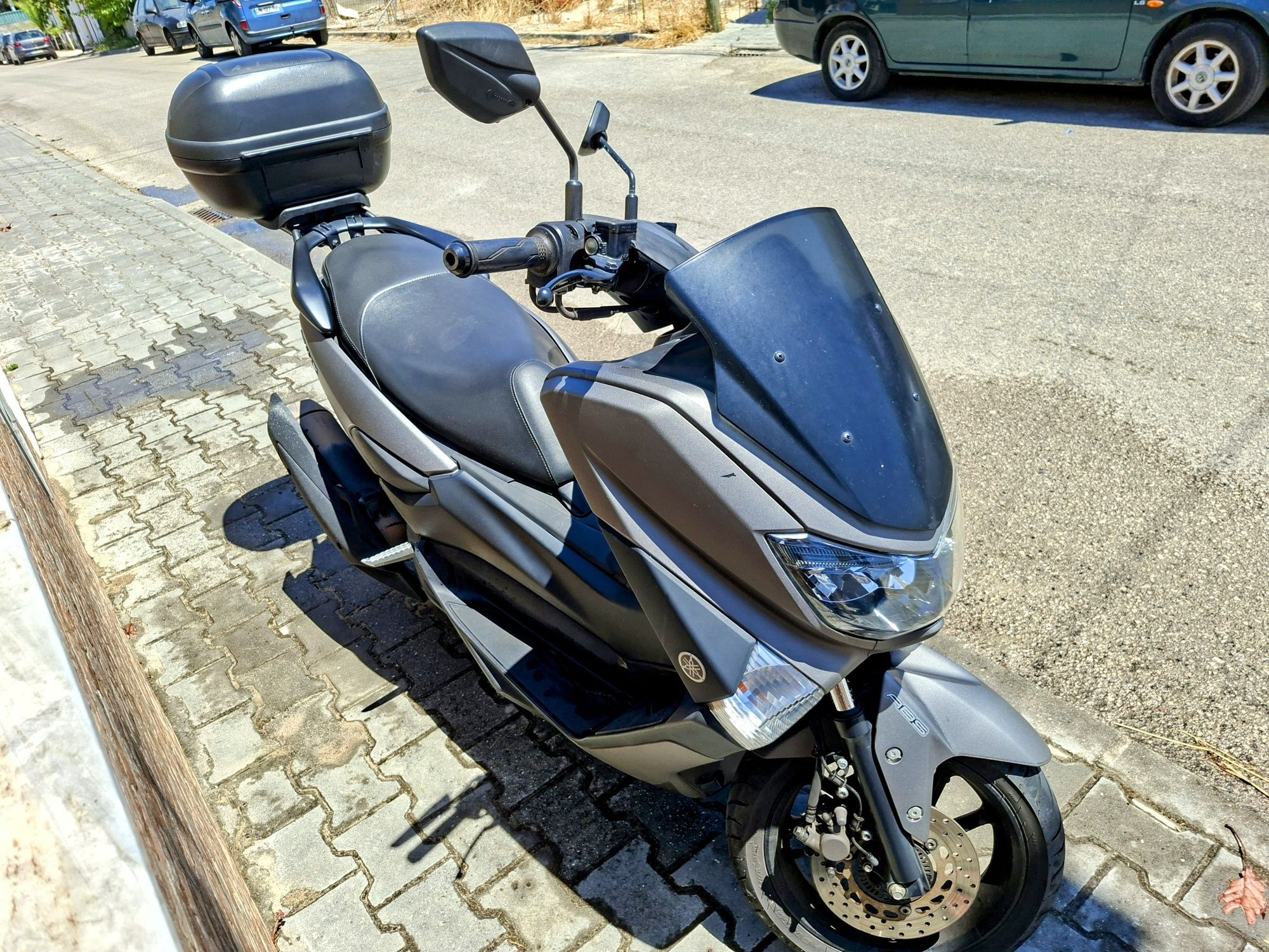 Excelente Yamaha NMax 125