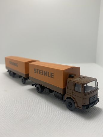 Miniatura Camião MAN com reboque da marca Wiking na escala H0 1/87