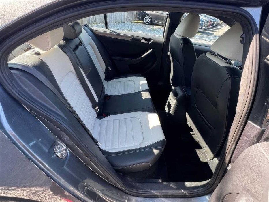 Volkswagen Jetta Sport      2016