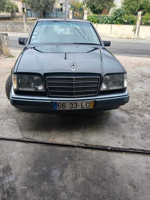 Mercedes E300d impecável