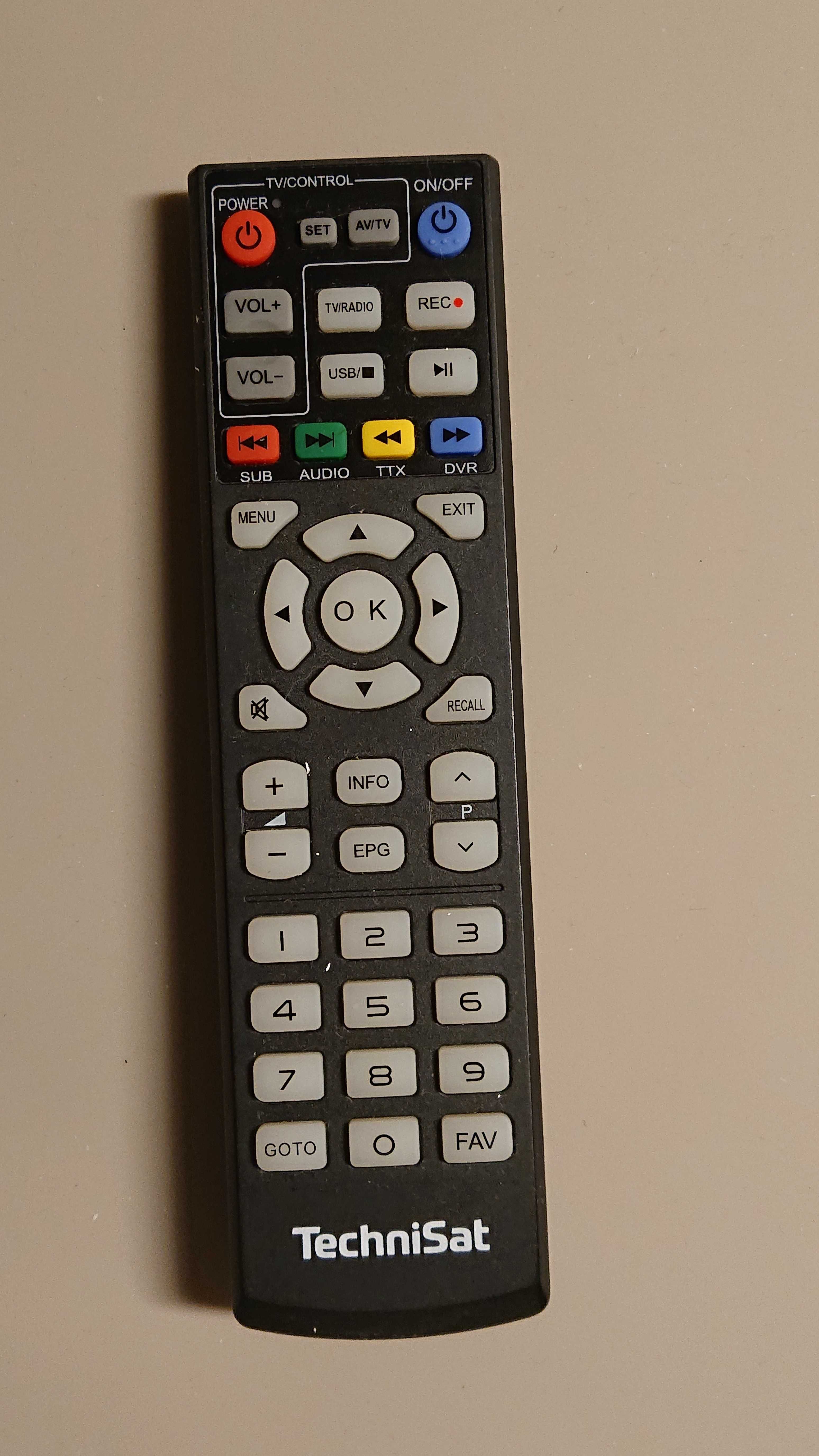 Telewizor LG  LED 19LS4R z dekoderem + uchwyt naścienny